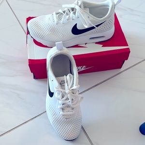 Nike Air Max. NWT. sz 5.5 youth.